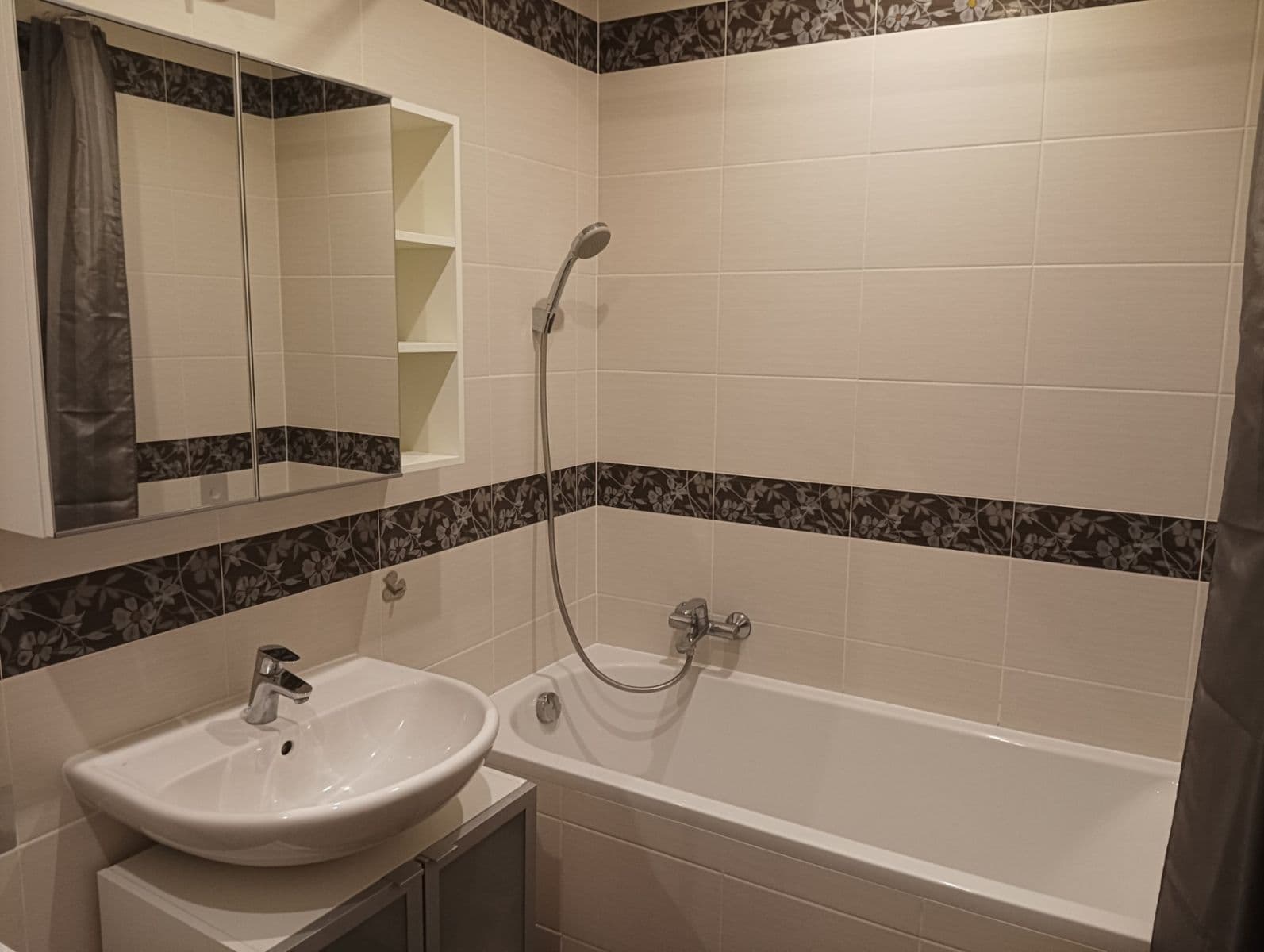 Prenájom bytu 2-izbový 57 m², Modenská, Praha, Praha Prenájom bytu 2-izbový 57 m², Modenská, Praha, Praha