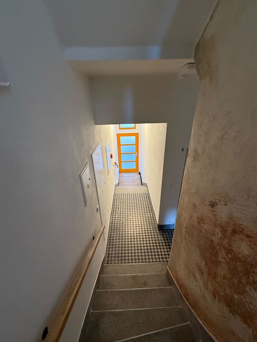 Prenájom bytu 1-izbový 26 m², nám. Kpt. Otm. Chlupa, Znojmo, Jihomoravský kraj Prenájom bytu 1-izbový 26 m², nám. Kpt. Otm. Chlupa, Znojmo, Jihomoravský kraj