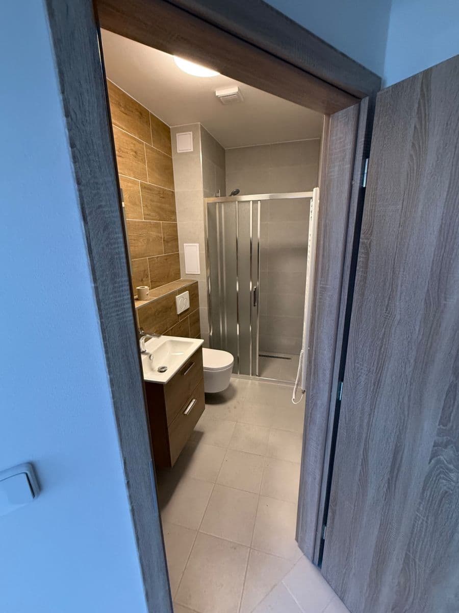 Prenájom bytu 1-izbový 26 m², nám. Kpt. Otm. Chlupa, Znojmo, Jihomoravský kraj Prenájom bytu 1-izbový 26 m², nám. Kpt. Otm. Chlupa, Znojmo, Jihomoravský kraj