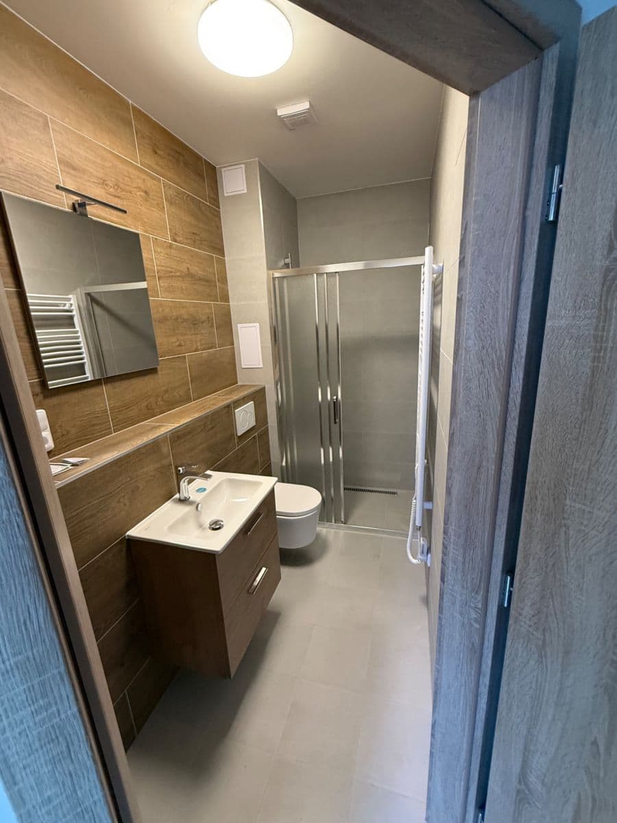 Prenájom bytu 1-izbový 33 m², náměstí kpt. Otmara Chlupa, Znojmo, Jihomoravský kraj Prenájom bytu 1-izbový 33 m², náměstí kpt. Otmara Chlupa, Znojmo, Jihomoravský kraj