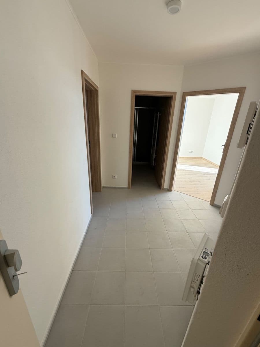 Prenájom bytu 3-izbový 65 m², nám. Kpt. Otm. Chlupa, Znojmo, Jihomoravský kraj Prenájom bytu 3-izbový 65 m², nám. Kpt. Otm. Chlupa, Znojmo, Jihomoravský kraj