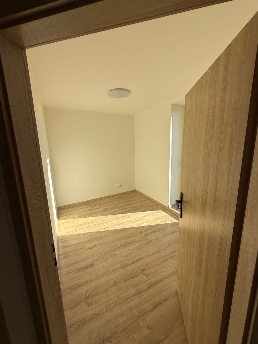 Prenájom bytu 3-izbový 65 m², nám. Kpt. Otm. Chlupa, Znojmo, Jihomoravský kraj Prenájom bytu 3-izbový 65 m², nám. Kpt. Otm. Chlupa, Znojmo, Jihomoravský kraj