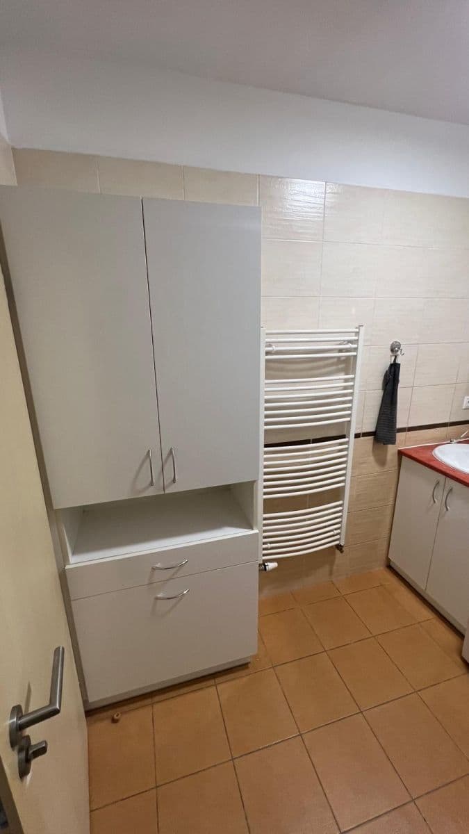 Prenájom bytu 3-izbový 78 m², Athénská, Praha, Praha Prenájom bytu 3-izbový 78 m², Athénská, Praha, Praha