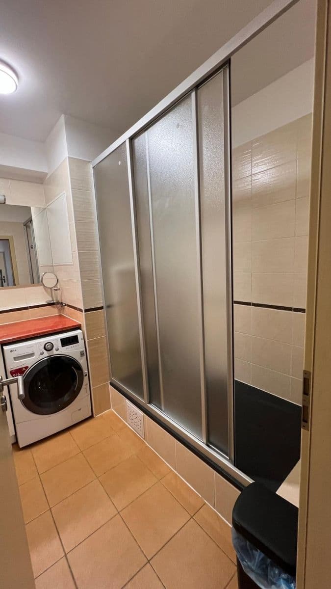 Prenájom bytu 3-izbový 78 m², Athénská, Praha, Praha Prenájom bytu 3-izbový 78 m², Athénská, Praha, Praha