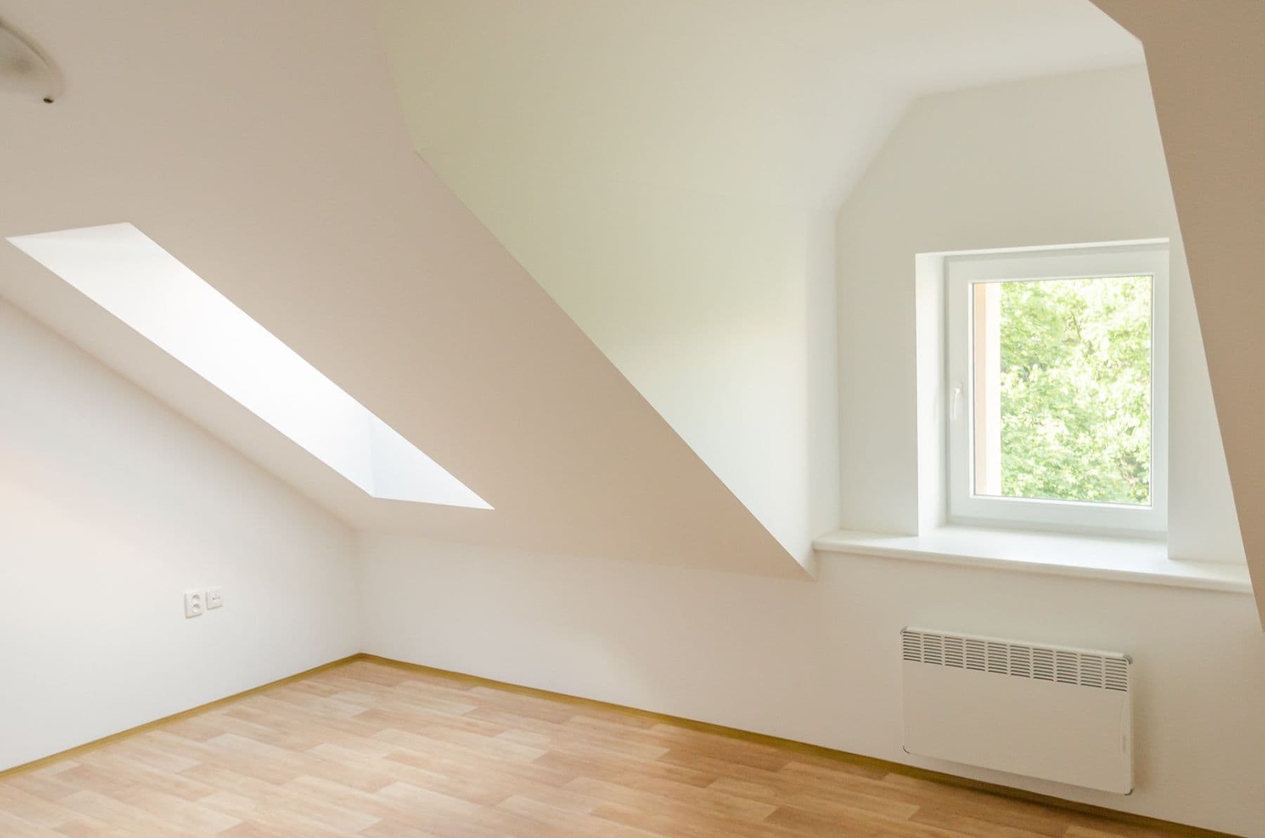 Prenájom bytu 2-izbový 35 m², Bratří Čapků, Hradec Králové, Královéhradecký kraj Prenájom bytu 2-izbový 35 m², Bratří Čapků, Hradec Králové, Královéhradecký kraj