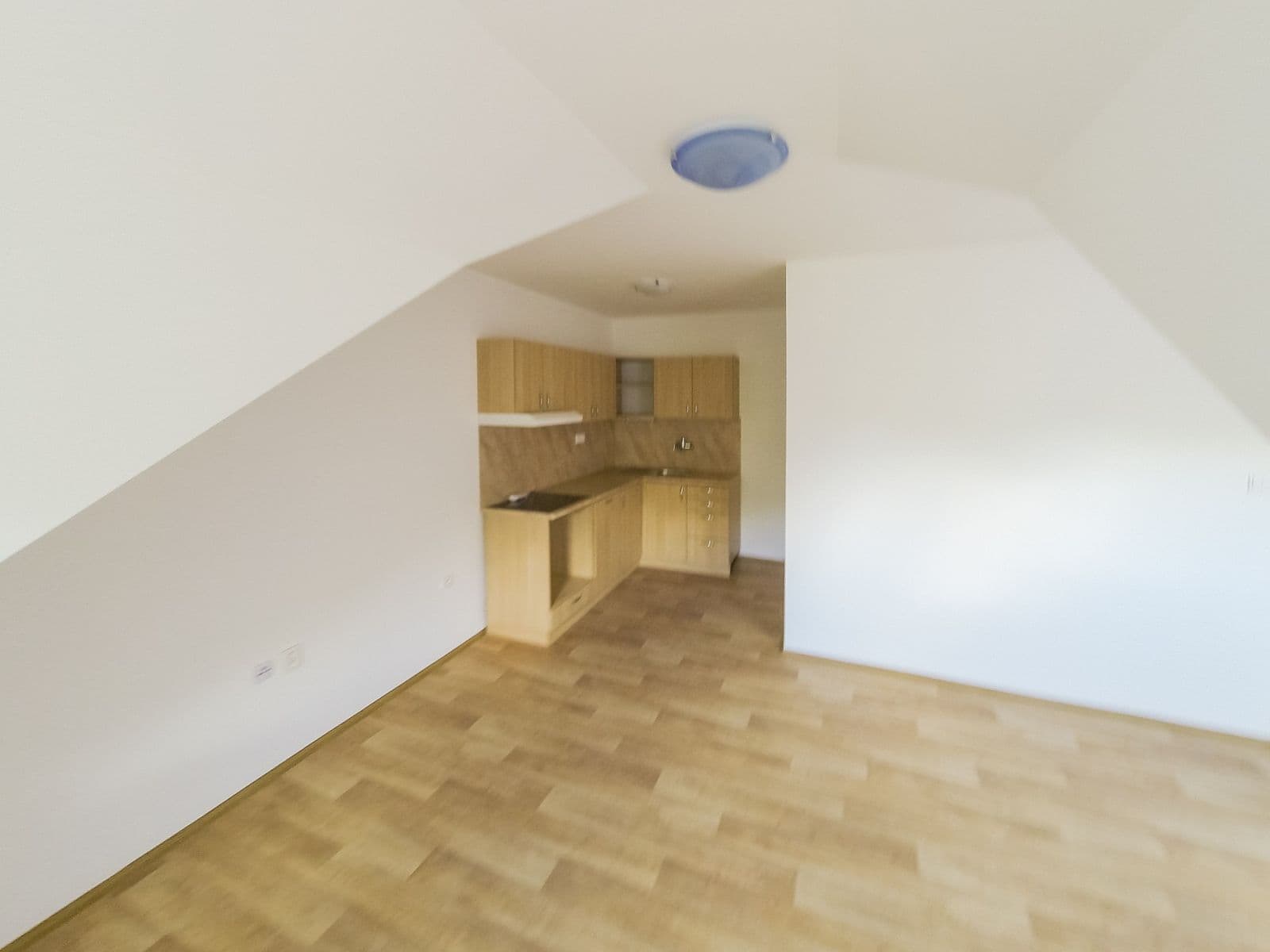 Prenájom bytu 2-izbový 35 m², Bratří Čapků, Hradec Králové, Královéhradecký kraj Prenájom bytu 2-izbový 35 m², Bratří Čapků, Hradec Králové, Královéhradecký kraj