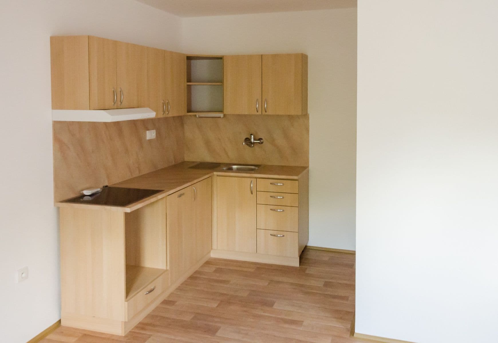 Prenájom bytu 2-izbový 35 m², Bratří Čapků, Hradec Králové, Královéhradecký kraj Prenájom bytu 2-izbový 35 m², Bratří Čapků, Hradec Králové, Královéhradecký kraj