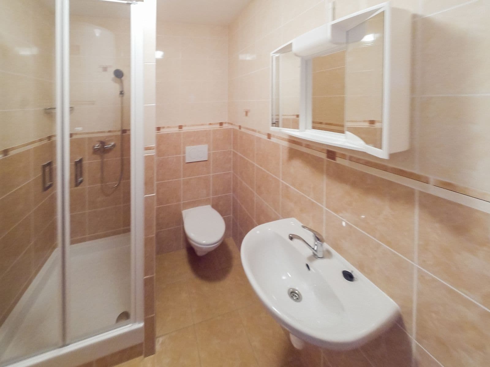 Prenájom bytu 2-izbový 35 m², Bratří Čapků, Hradec Králové, Královéhradecký kraj Prenájom bytu 2-izbový 35 m², Bratří Čapků, Hradec Králové, Královéhradecký kraj