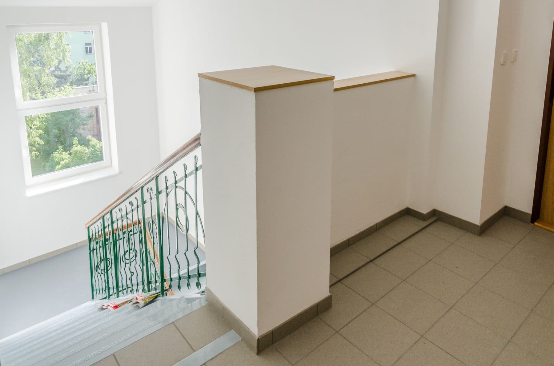 Prenájom bytu 2-izbový 35 m², Bratří Čapků, Hradec Králové, Královéhradecký kraj Prenájom bytu 2-izbový 35 m², Bratří Čapků, Hradec Králové, Královéhradecký kraj