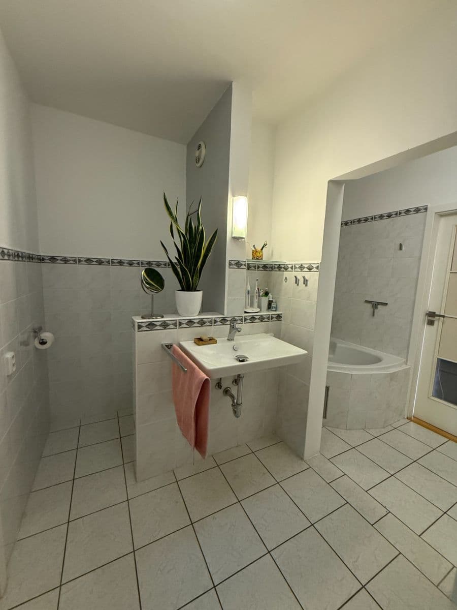 Prenájom bytu 4-izbový 96 m², Na Lysinách, Praha, Praha Prenájom bytu 4-izbový 96 m², Na Lysinách, Praha, Praha