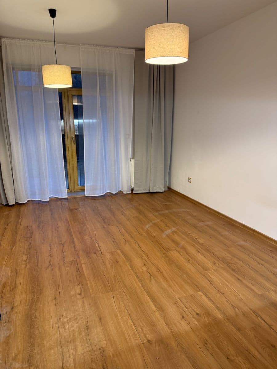 Prenájom bytu 1-izbový 36 m², Na Hrázce, Hradec Králové, Královéhradecký kraj Prenájom bytu 1-izbový 36 m², Na Hrázce, Hradec Králové, Královéhradecký kraj