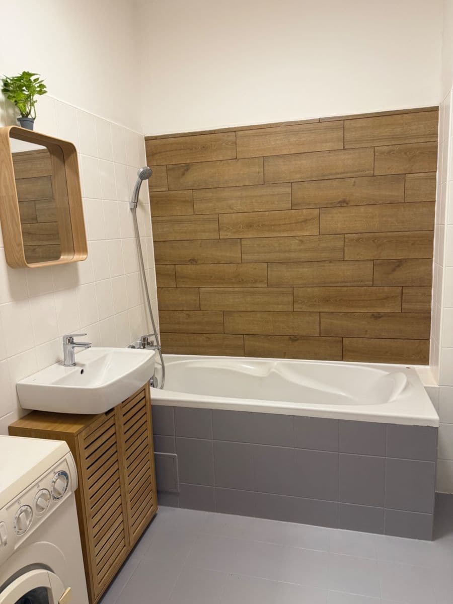 Prenájom bytu 1-izbový 36 m², Na Hrázce, Hradec Králové, Královéhradecký kraj Prenájom bytu 1-izbový 36 m², Na Hrázce, Hradec Králové, Královéhradecký kraj