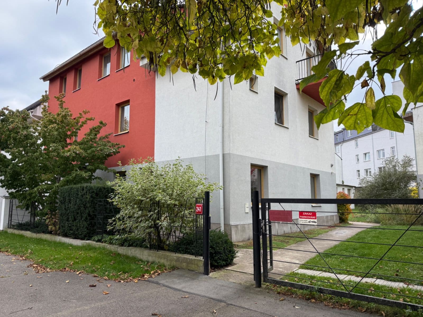 Prenájom bytu 1-izbový 36 m², Na Hrázce, Hradec Králové, Královéhradecký kraj Prenájom bytu 1-izbový 36 m², Na Hrázce, Hradec Králové, Královéhradecký kraj