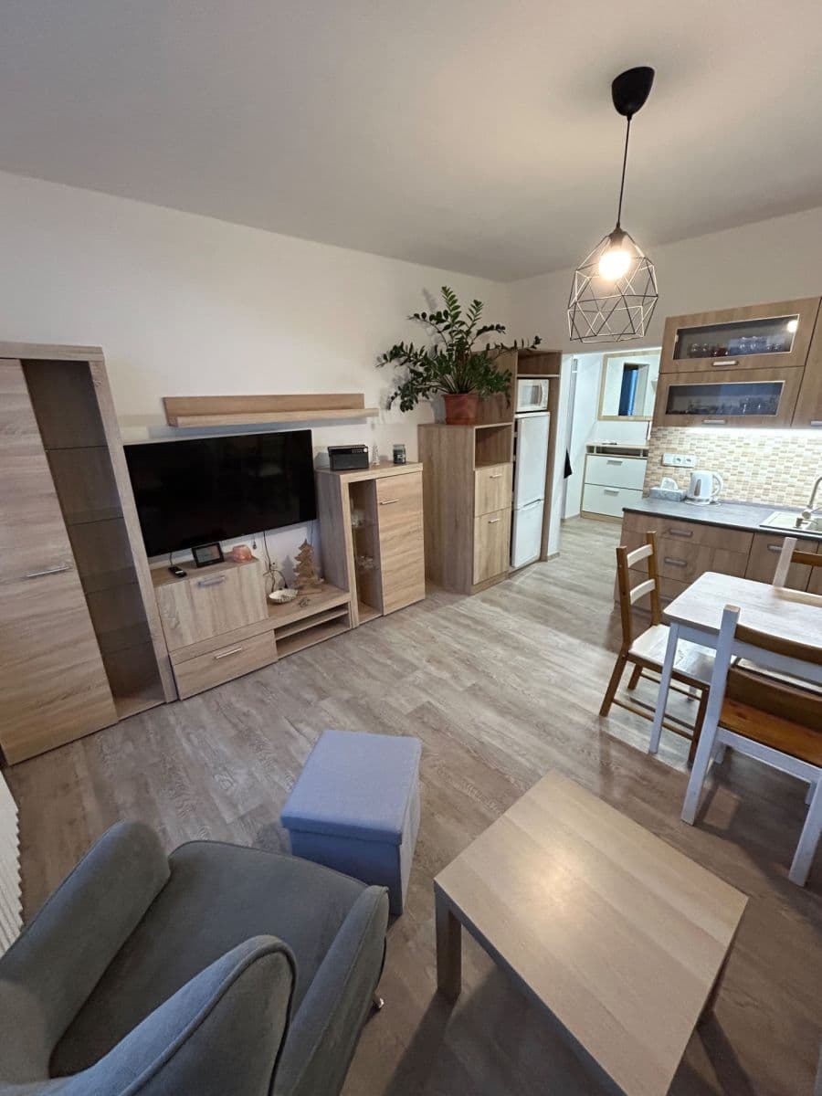 Prenájom bytu 2-izbový 42 m², Rabasova, Ústí nad Labem, Ústecký kraj Prenájom bytu 2-izbový 42 m², Rabasova, Ústí nad Labem, Ústecký kraj