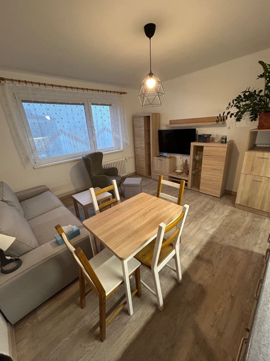 Prenájom bytu 2-izbový 42 m², Rabasova, Ústí nad Labem, Ústecký kraj Prenájom bytu 2-izbový 42 m², Rabasova, Ústí nad Labem, Ústecký kraj