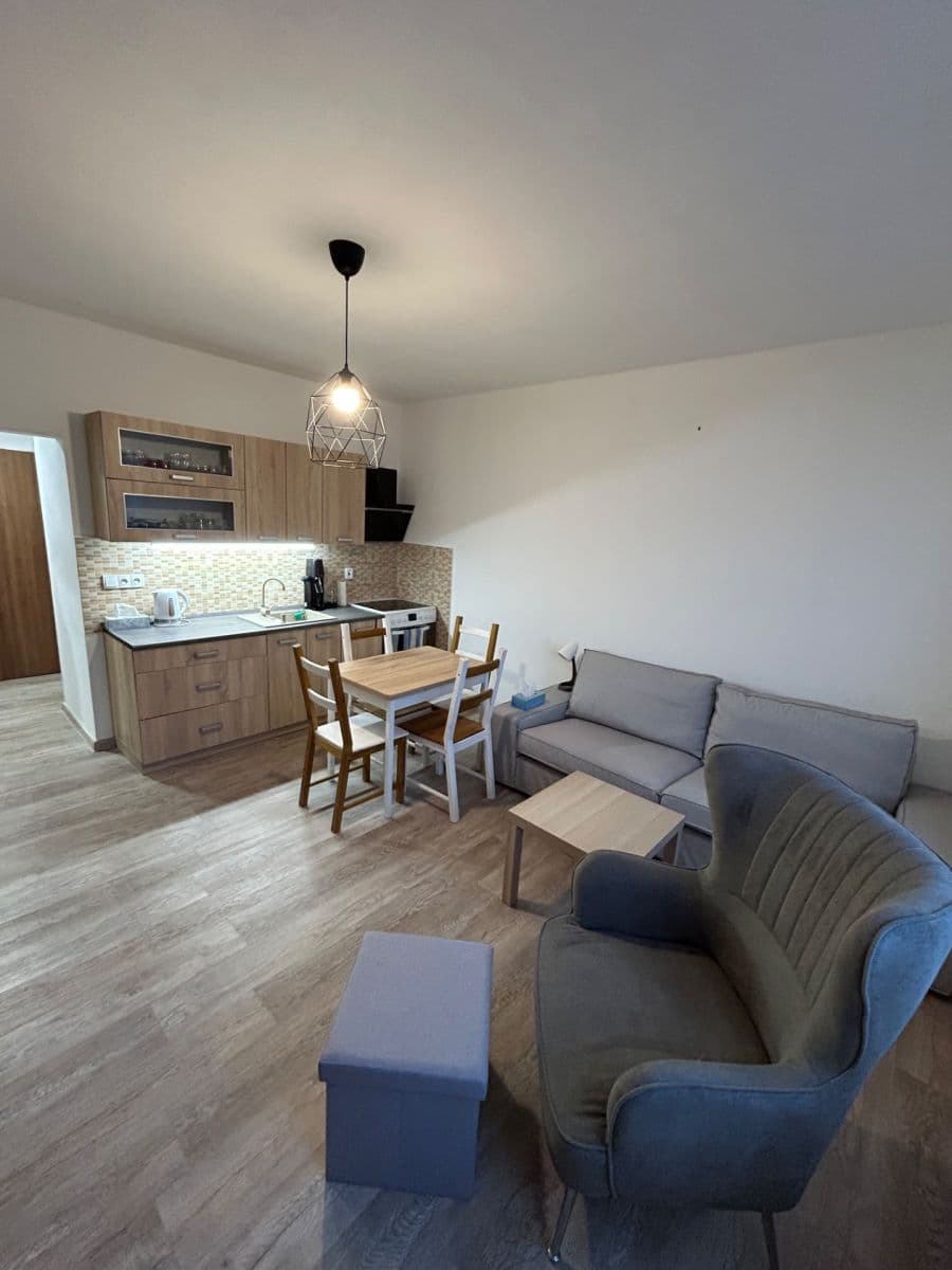 Prenájom bytu 2-izbový 42 m², Rabasova, Ústí nad Labem, Ústecký kraj Prenájom bytu 2-izbový 42 m², Rabasova, Ústí nad Labem, Ústecký kraj