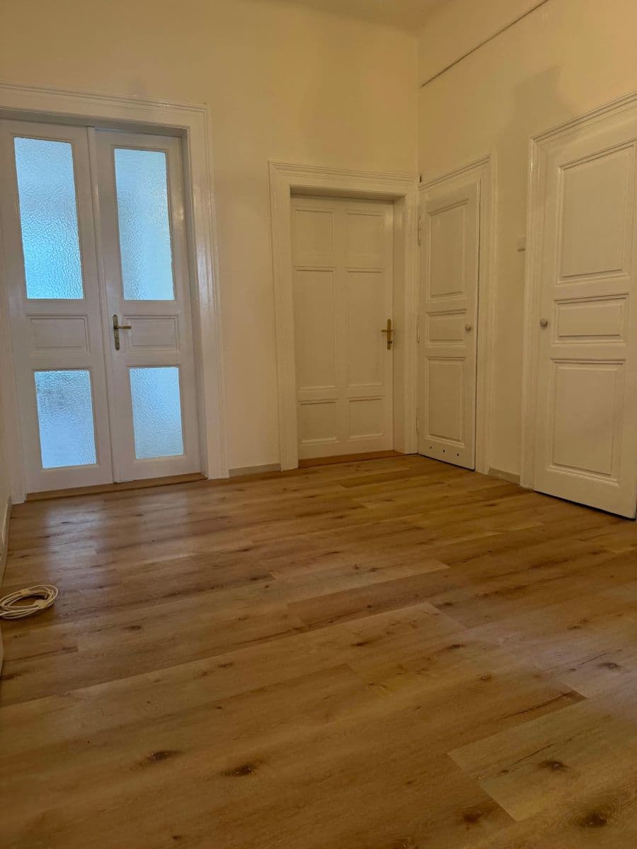 Prenájom bytu 3-izbový 98 m², Šmeralova, Praha, Praha Prenájom bytu 3-izbový 98 m², Šmeralova, Praha, Praha