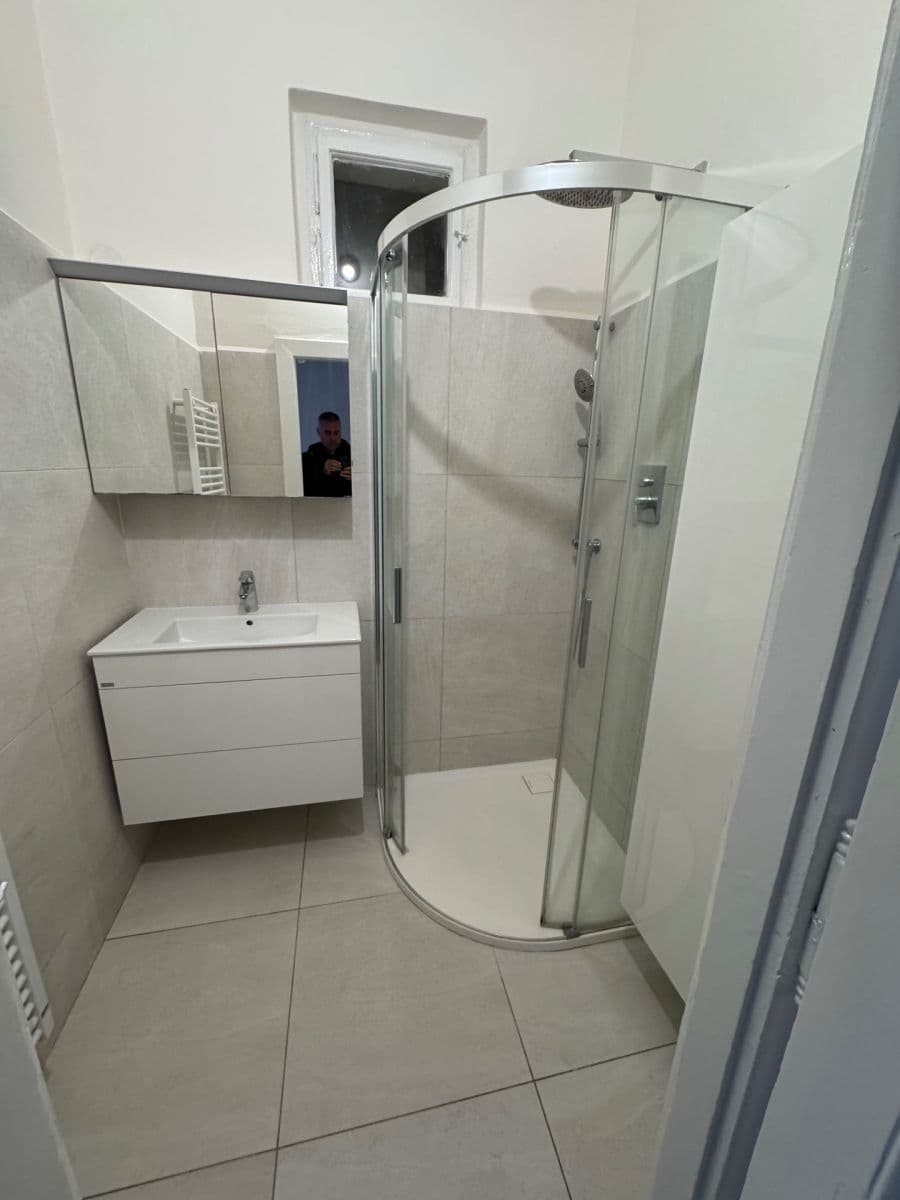 Prenájom bytu 3-izbový 98 m², Šmeralova, Praha, Praha Prenájom bytu 3-izbový 98 m², Šmeralova, Praha, Praha