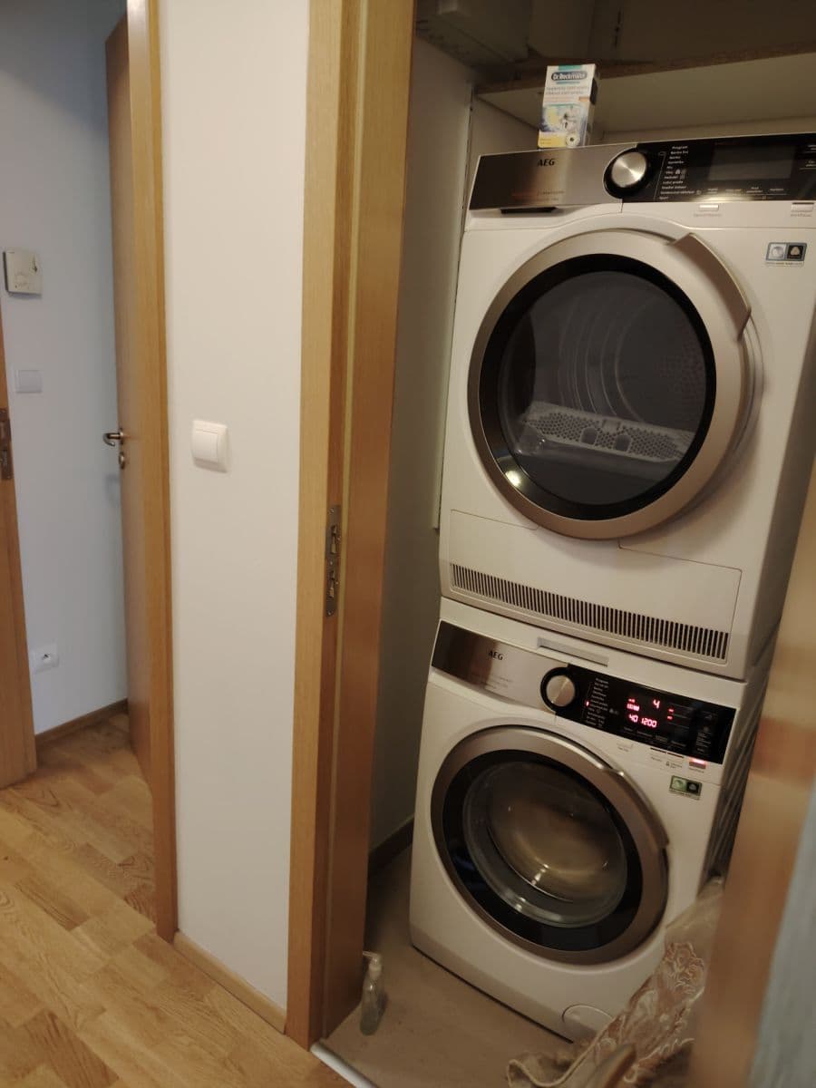 Prenájom bytu 3-izbový 94 m², Malešická, Praha, Praha Prenájom bytu 3-izbový 94 m², Malešická, Praha, Praha