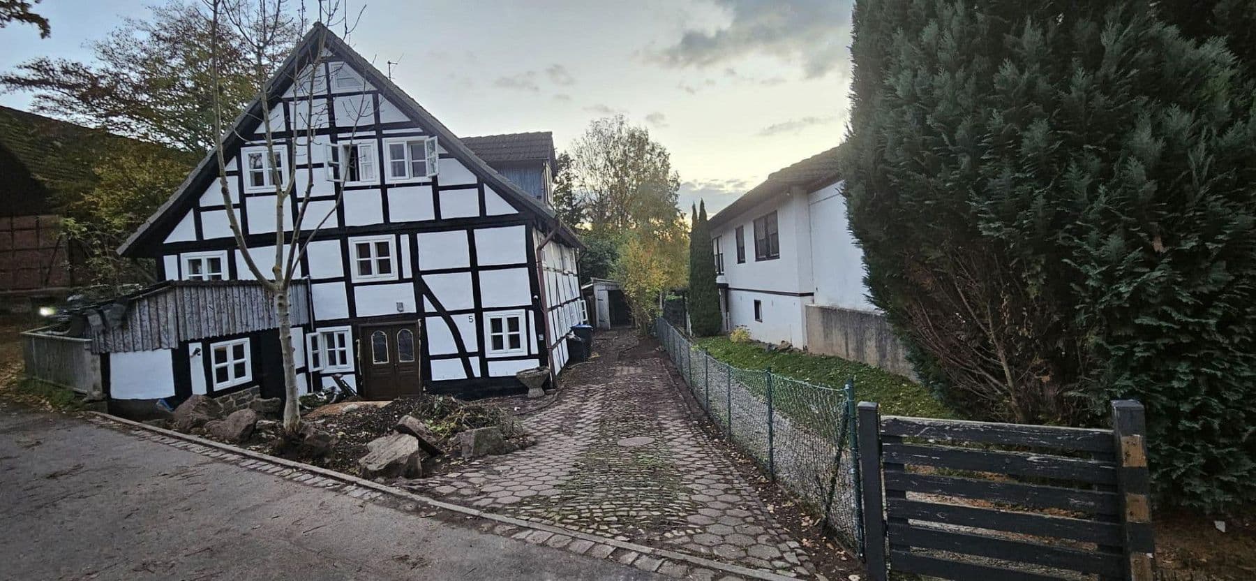 Prenájom domu 197 m², pozemek 390 m², Emmerthal, Dolné Sasko Prenájom domu 197 m², pozemek 390 m², Emmerthal, Dolné Sasko