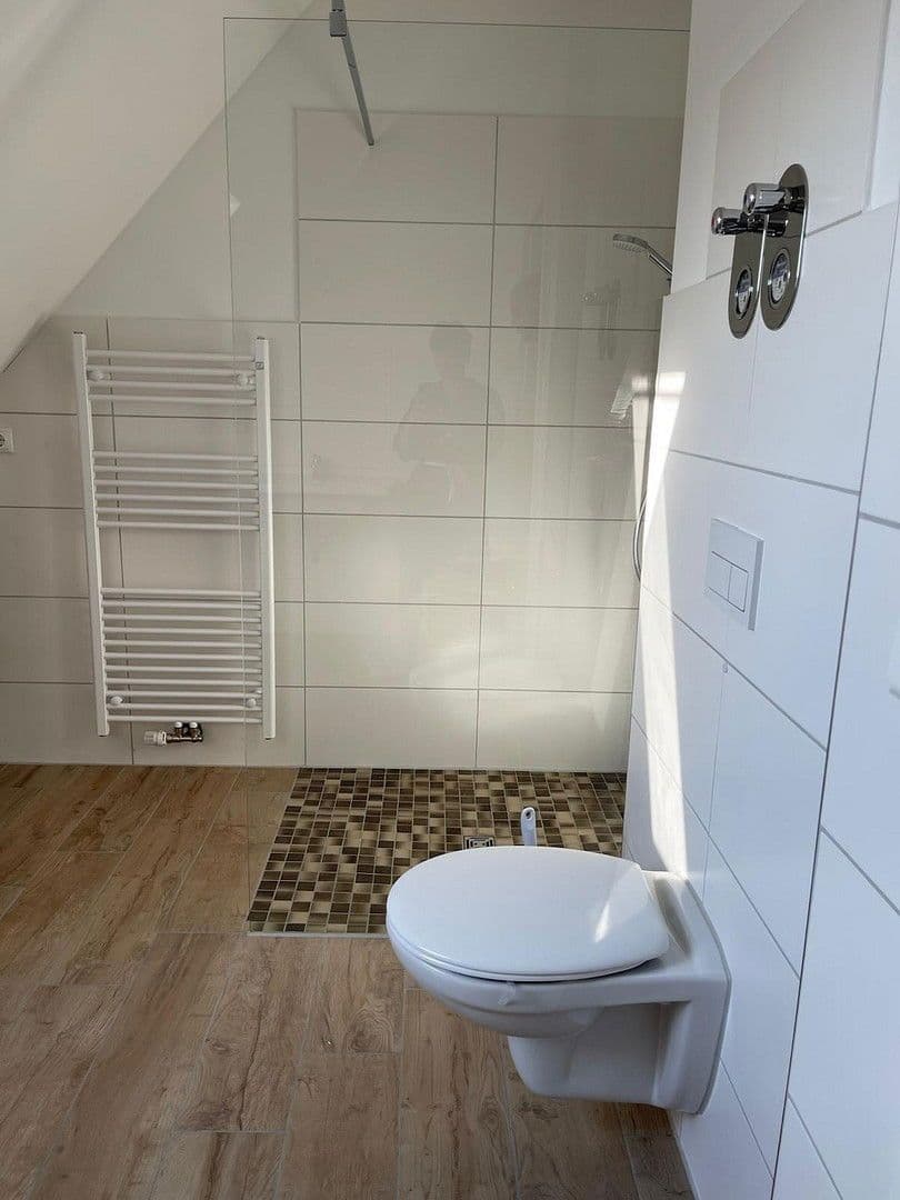 Prenájom bytu 4-izbový 90 m², Rosenplan 6, Plau am See, Meklenbursko-Predpomoransko Prenájom bytu 4-izbový 90 m², Rosenplan 6, Plau am See, Meklenbursko-Predpomoransko