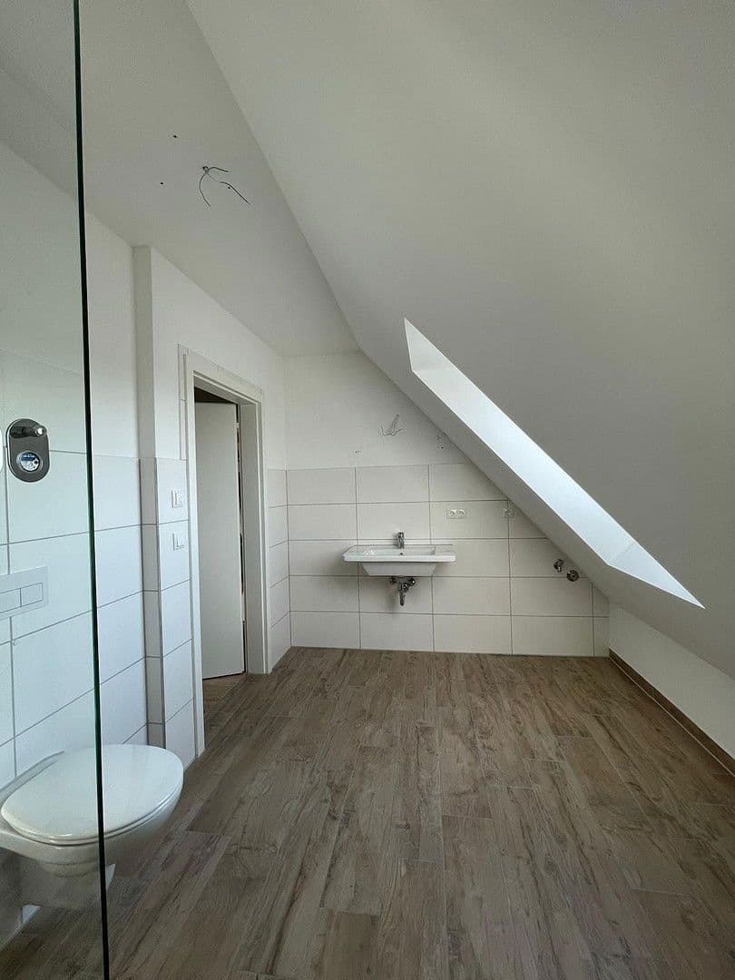 Prenájom bytu 4-izbový 90 m², Rosenplan 6, Plau am See, Meklenbursko-Predpomoransko Prenájom bytu 4-izbový 90 m², Rosenplan 6, Plau am See, Meklenbursko-Predpomoransko