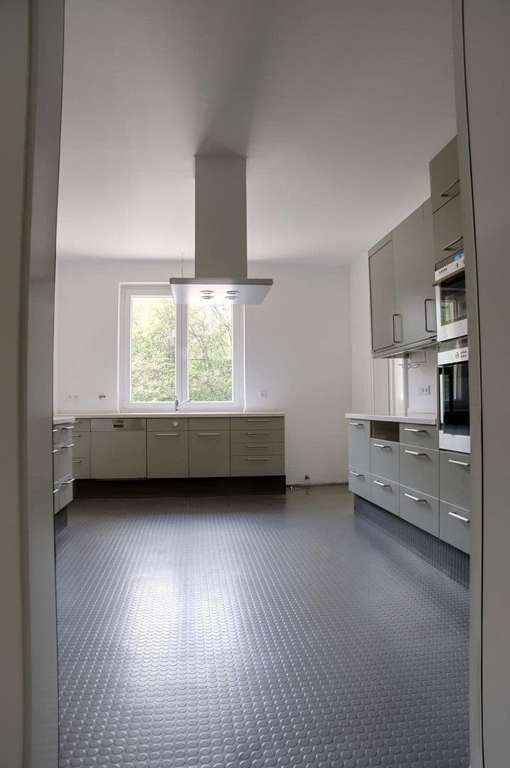 Prenájom bytu 5-izbový 218 m², Berthastraße 6, Bochum, Severné Porýnie - Westfálsko Prenájom bytu 5-izbový 218 m², Berthastraße 6, Bochum, Severné Porýnie - Westfálsko