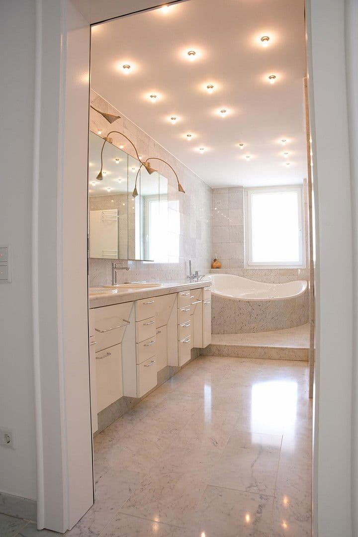 Prenájom bytu 5-izbový 218 m², Berthastraße 6, Bochum, Severné Porýnie - Westfálsko Prenájom bytu 5-izbový 218 m², Berthastraße 6, Bochum, Severné Porýnie - Westfálsko