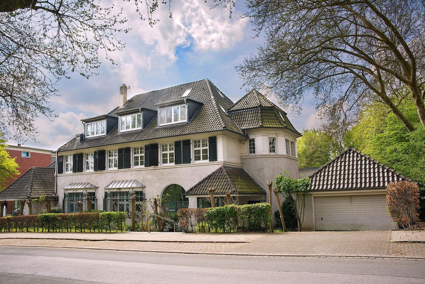 Prenájom bytu 5-izbový 218 m², Berthastraße 6, Bochum, Severné Porýnie - Westfálsko Prenájom bytu 5-izbový 218 m², Berthastraße 6, Bochum, Severné Porýnie - Westfálsko