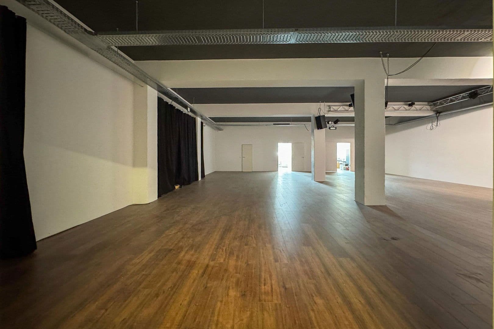 Prenájom nebytového priestoru 240 m², Stockumer Straße 28, Witten, Severné Porýnie - Westfálsko Prenájom nebytového priestoru 240 m², Stockumer Straße 28, Witten, Severné Porýnie - Westfálsko