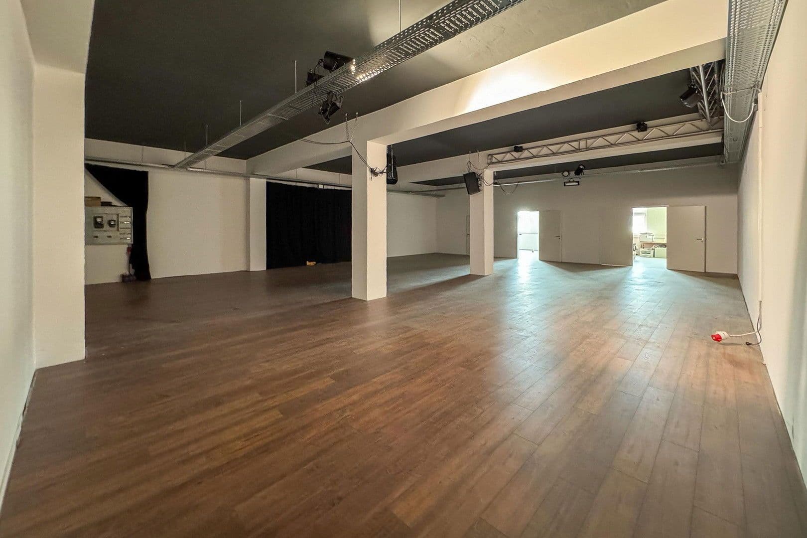 Prenájom nebytového priestoru 240 m², Stockumer Straße 28, Witten, Severné Porýnie - Westfálsko Prenájom nebytového priestoru 240 m², Stockumer Straße 28, Witten, Severné Porýnie - Westfálsko