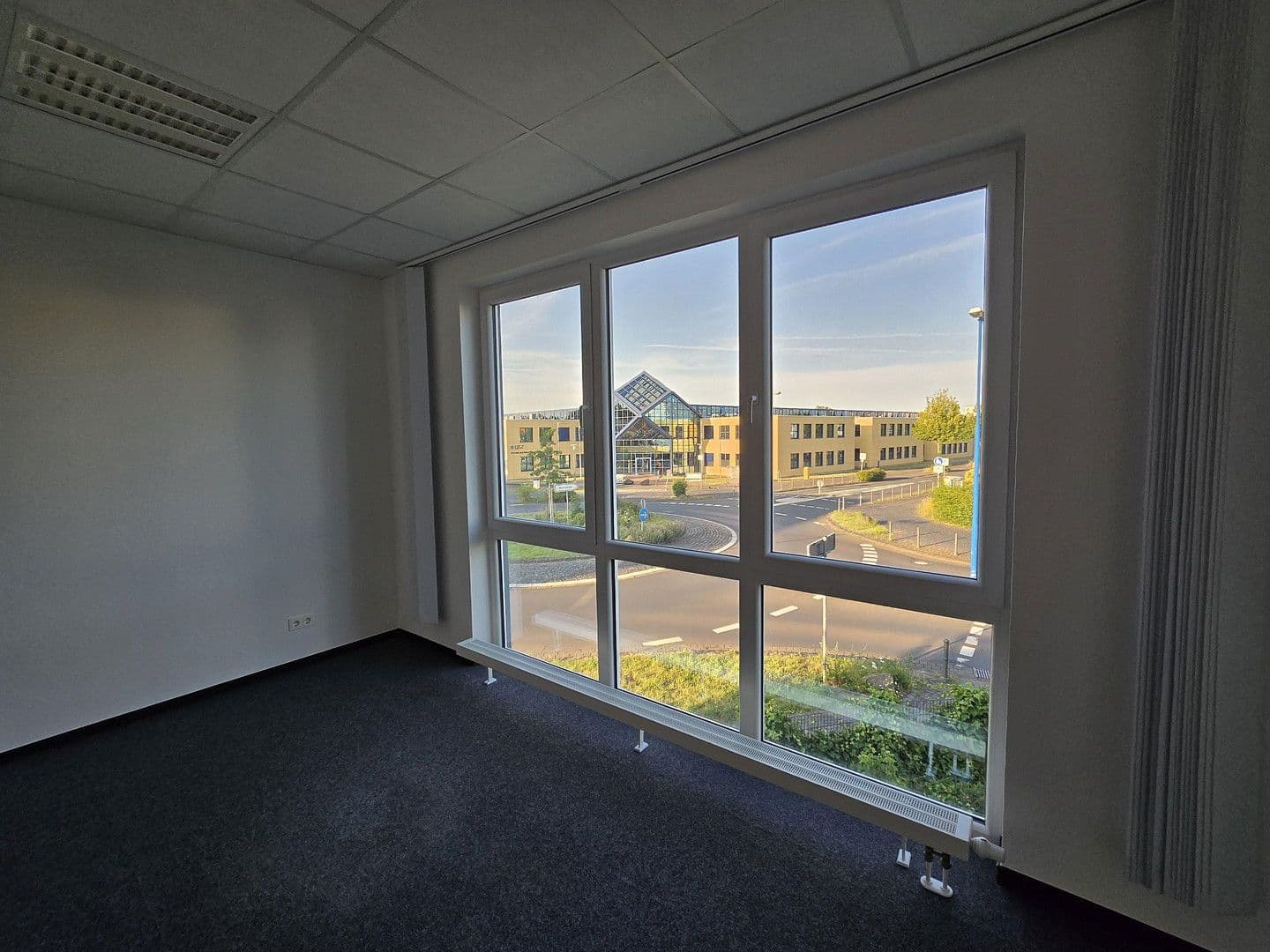 Prenájom kancelárie 200 m², Keramikerstrasse 59, Rheinbach, Severné Porýnie - Westfálsko Prenájom kancelárie 200 m², Keramikerstrasse 59, Rheinbach, Severné Porýnie - Westfálsko