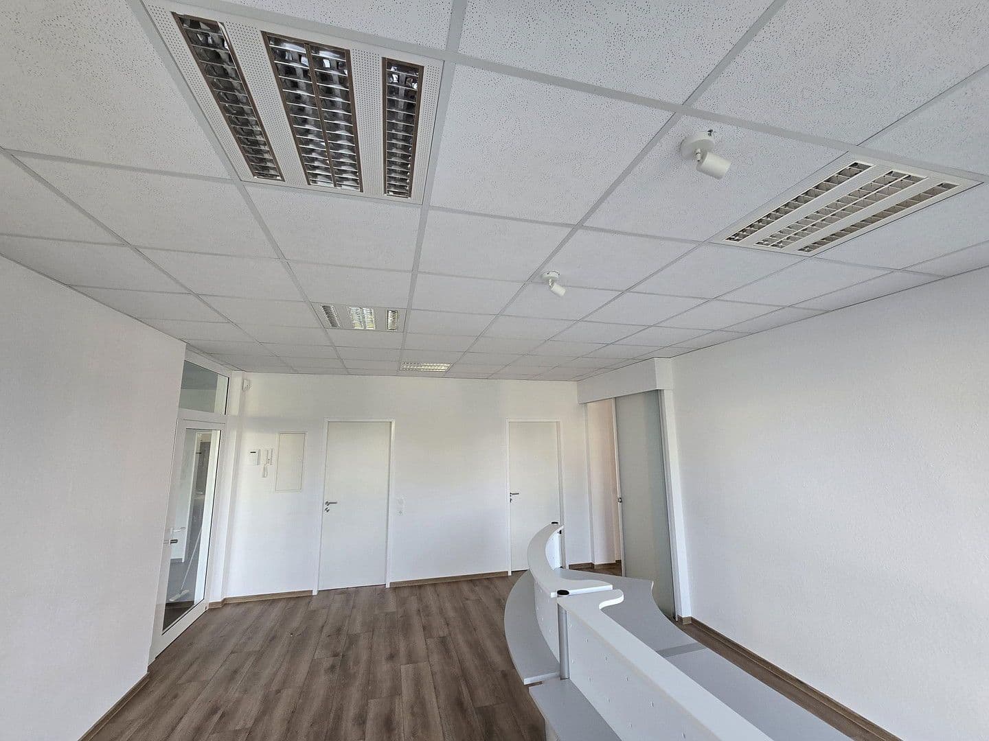 Prenájom kancelárie 200 m², Keramikerstrasse 59, Rheinbach, Severné Porýnie - Westfálsko Prenájom kancelárie 200 m², Keramikerstrasse 59, Rheinbach, Severné Porýnie - Westfálsko