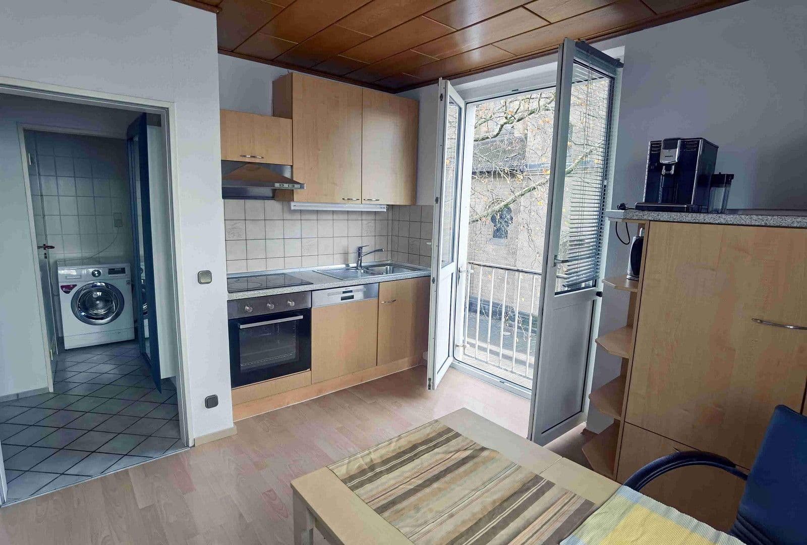 Prenájom bytu 2-izbový 35 m², Deutzer Freiheit 66a, Köln, Severné Porýnie - Westfálsko Prenájom bytu 2-izbový 35 m², Deutzer Freiheit 66a, Köln, Severné Porýnie - Westfálsko