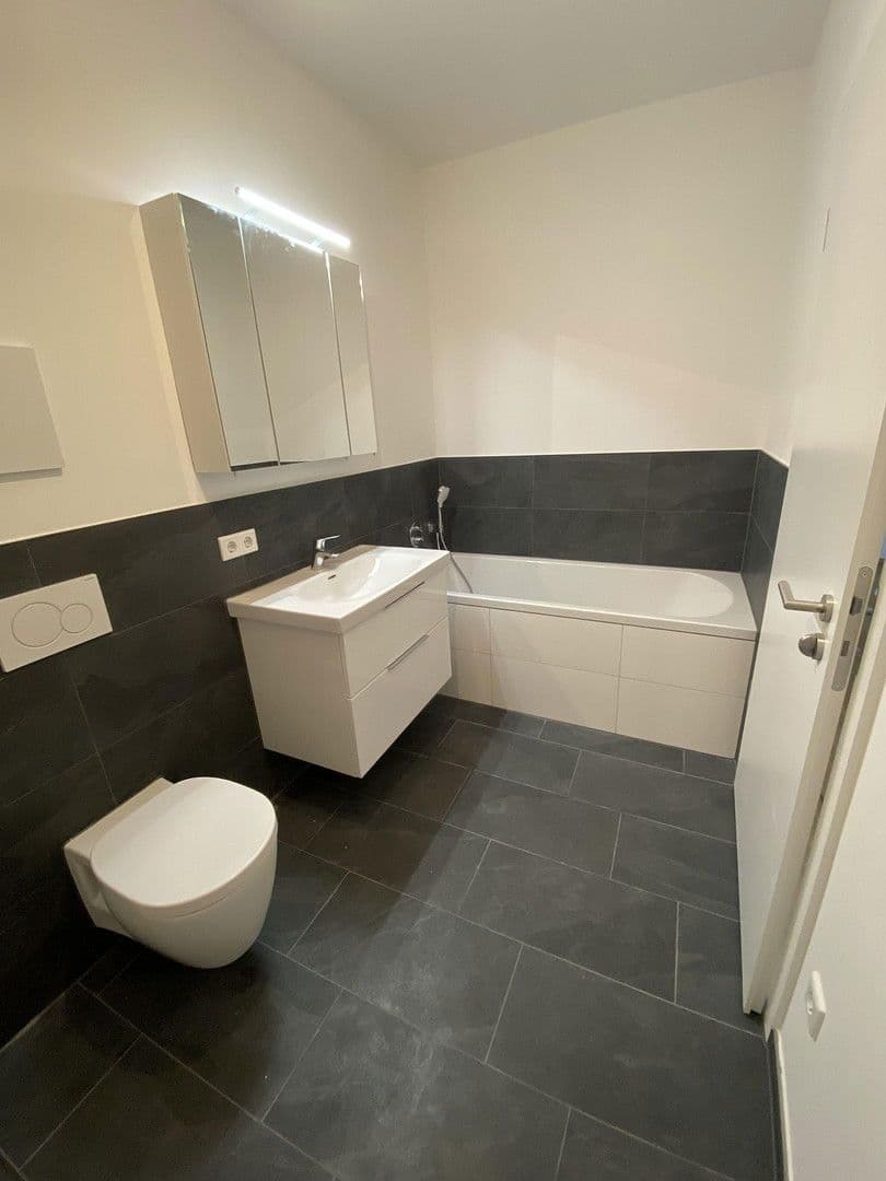 Prenájom bytu 3-izbový 103 m², Bei den Linden 18/1, Laichingen, Bádensko-Wurttembersko Prenájom bytu 3-izbový 103 m², Bei den Linden 18/1, Laichingen, Bádensko-Wurttembersko