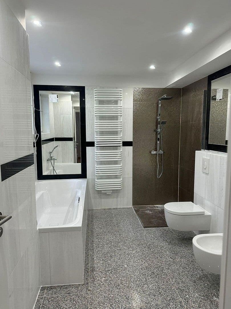 Prenájom bytu 3-izbový 115 m², Rauschener Allee 4, Berlin, Berlín Prenájom bytu 3-izbový 115 m², Rauschener Allee 4, Berlin, Berlín