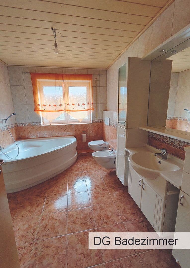 Predaj domu 218 m², pozemek 448 m², Schwäbisch Hall, Bádensko-Wurttembersko Predaj domu 218 m², pozemek 448 m², Schwäbisch Hall, Bádensko-Wurttembersko