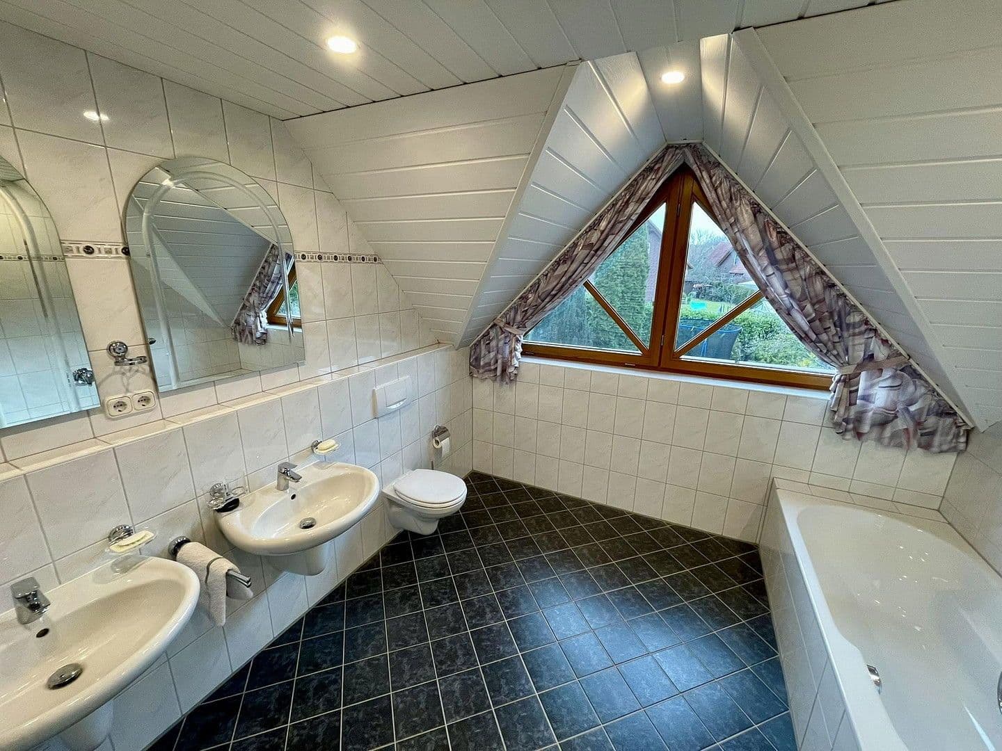 Predaj domu 173 m², pozemek 819 m², Rehburg-Loccum, Dolné Sasko Predaj domu 173 m², pozemek 819 m², Rehburg-Loccum, Dolné Sasko