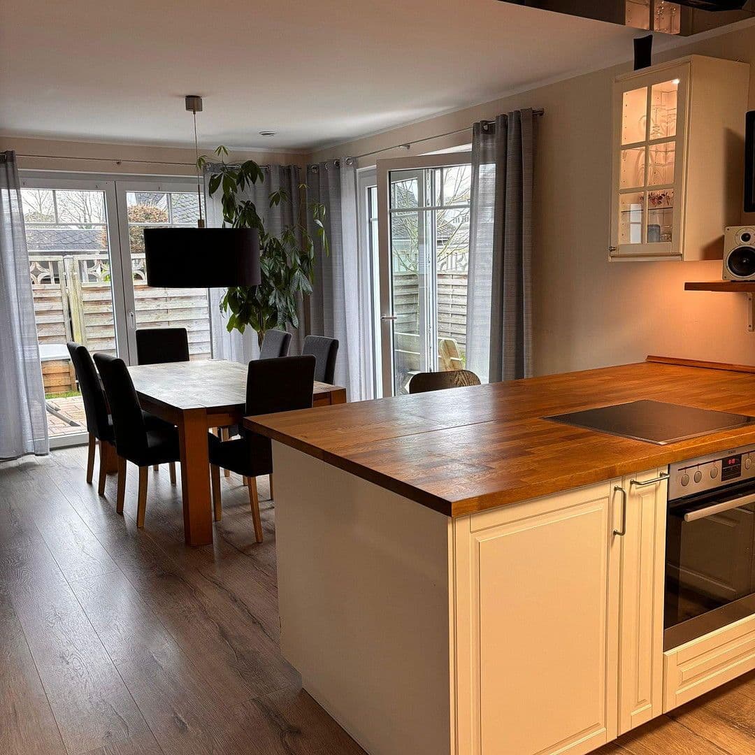 Predaj domu 98 m², pozemek 307 m², Stuhr, Dolné Sasko Predaj domu 98 m², pozemek 307 m², Stuhr, Dolné Sasko