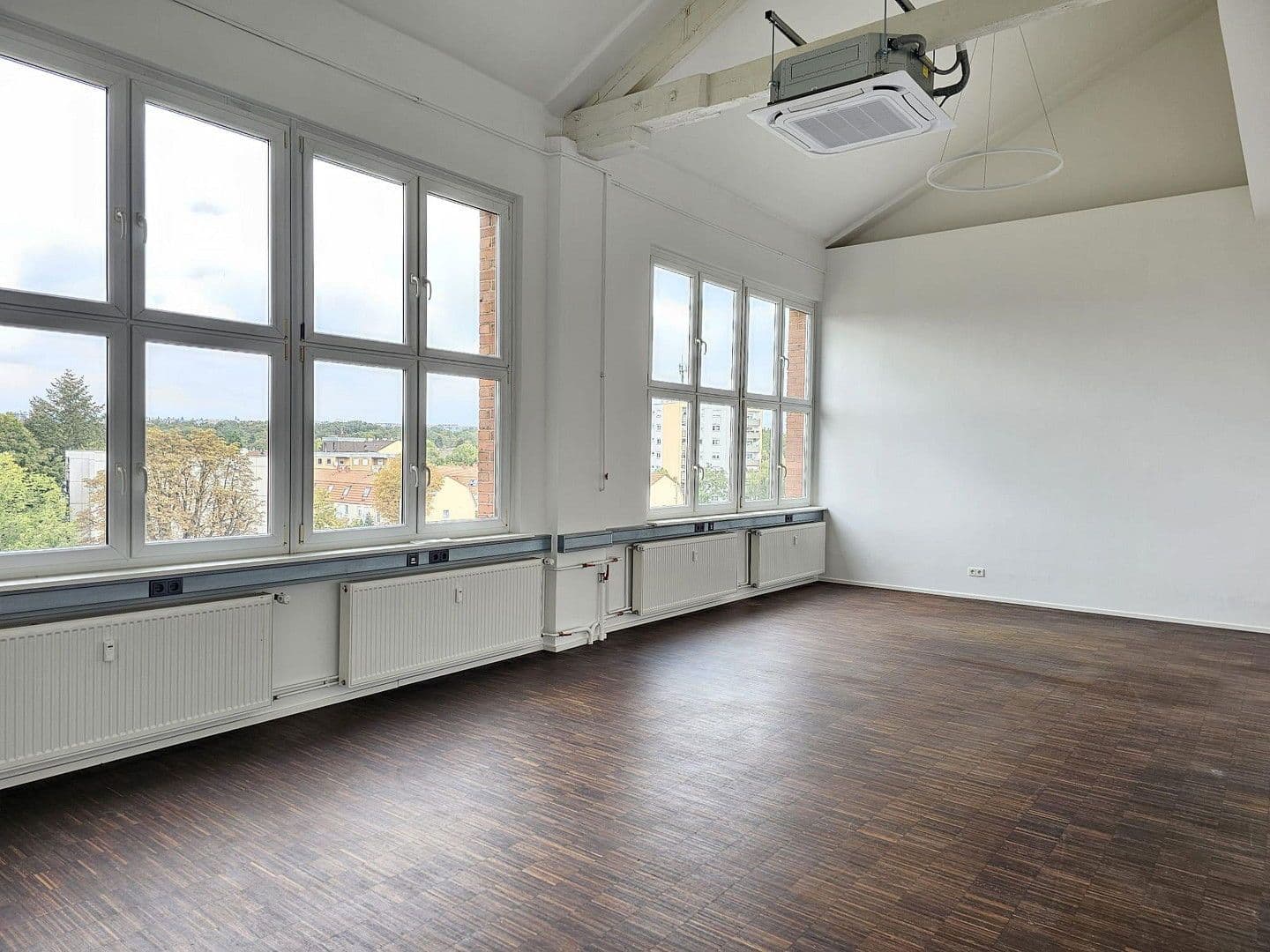 Prenájom kancelárie 48 m², Cassellastrasse 30-32, Frankfurt, Hesensko Prenájom kancelárie 48 m², Cassellastrasse 30-32, Frankfurt, Hesensko