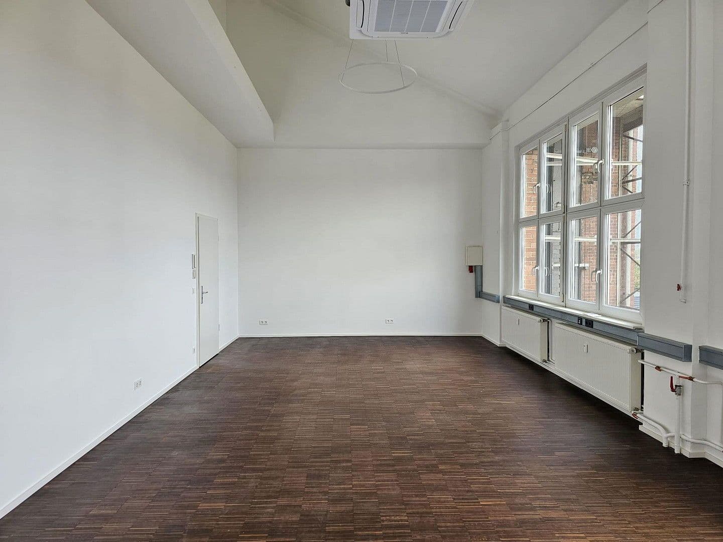 Prenájom kancelárie 48 m², Cassellastrasse 30-32, Frankfurt, Hesensko Prenájom kancelárie 48 m², Cassellastrasse 30-32, Frankfurt, Hesensko