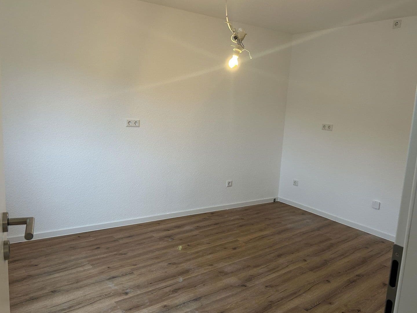 Prenájom bytu 4-izbový 115 m², Wörrstadt, Porýnie-Falcko Prenájom bytu 4-izbový 115 m², Wörrstadt, Porýnie-Falcko