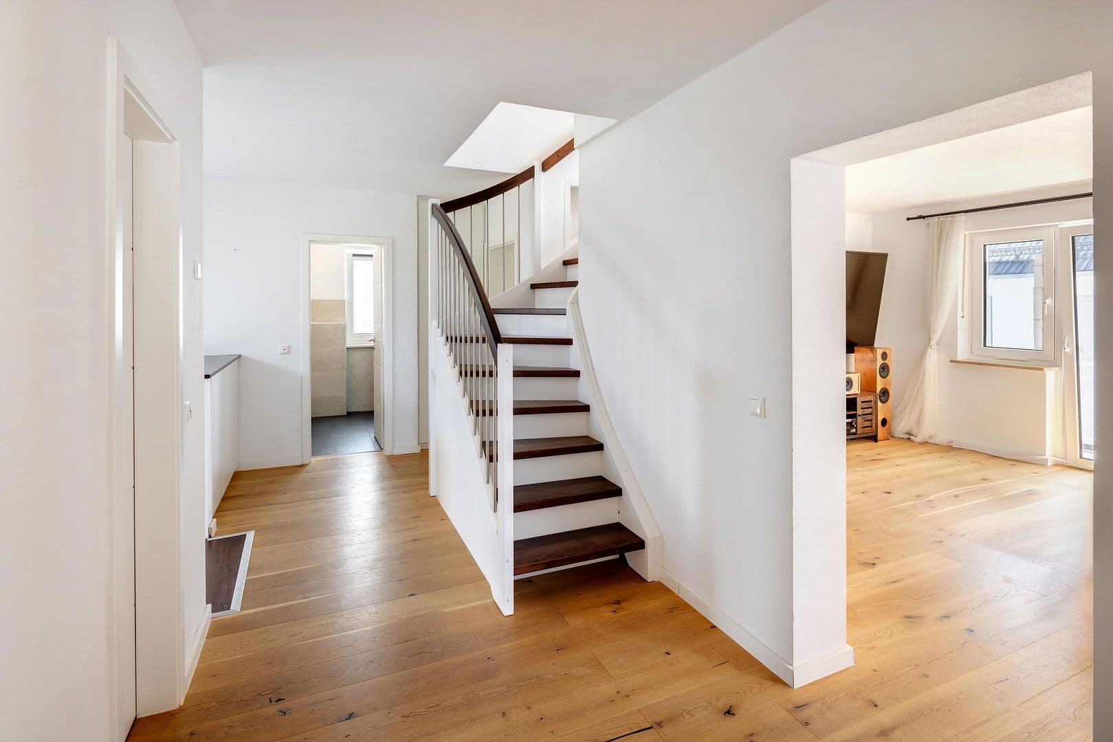 Predaj domu 277 m², pozemek 383 m², Gilching, Bavorsko Predaj domu 277 m², pozemek 383 m², Gilching, Bavorsko