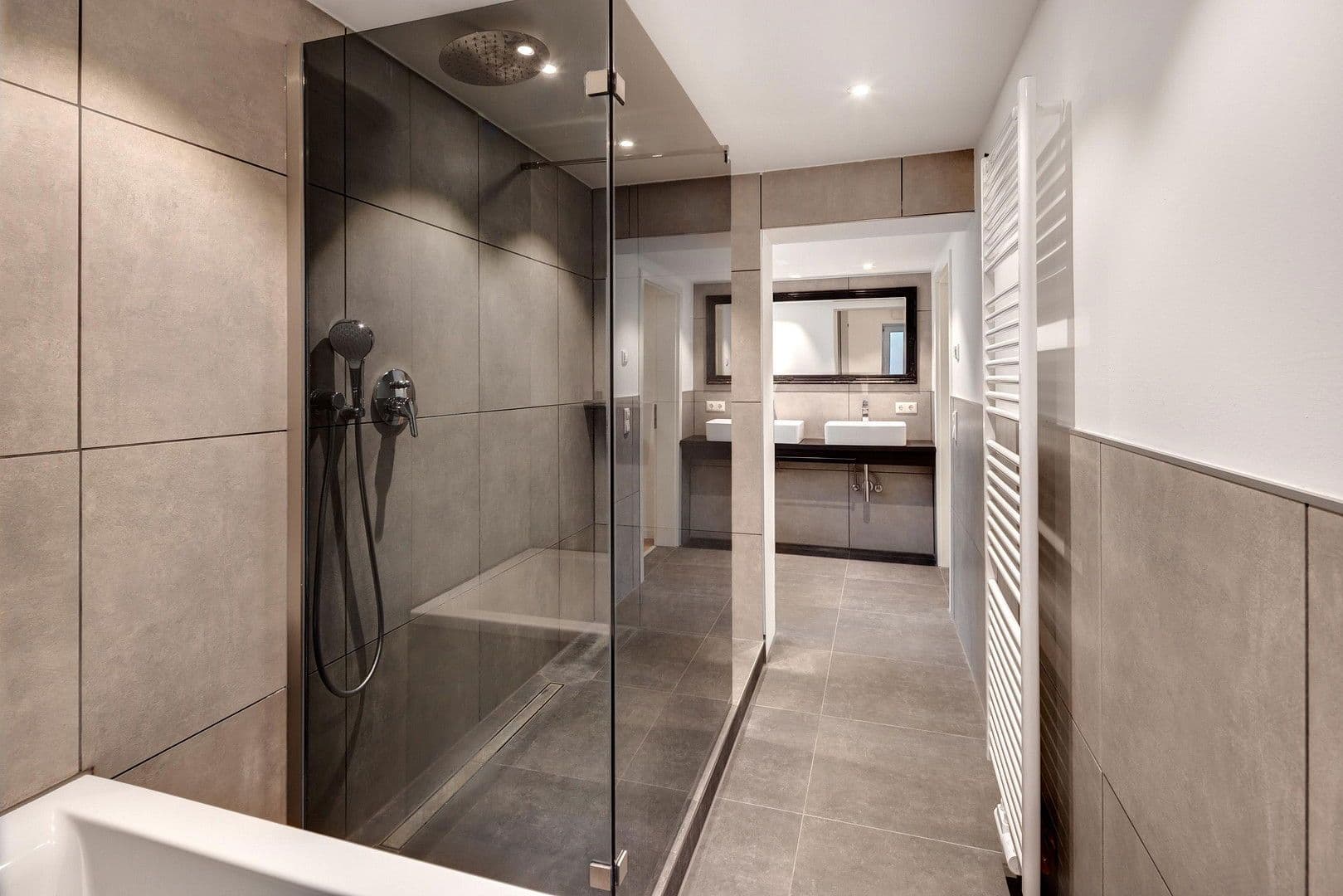 Predaj domu 277 m², pozemek 383 m², Gilching, Bavorsko Predaj domu 277 m², pozemek 383 m², Gilching, Bavorsko