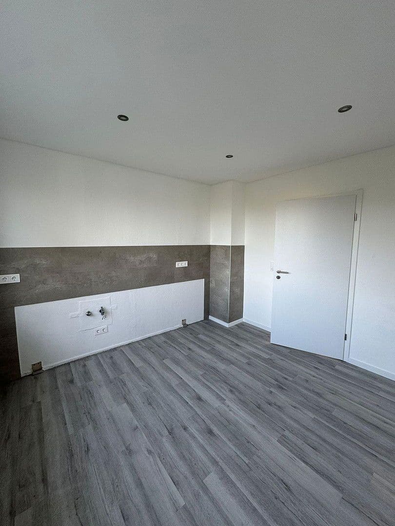 Prenájom bytu 4-izbový 85 m², Eythraer Str. 8, Zwenkau, Sasko Prenájom bytu 4-izbový 85 m², Eythraer Str. 8, Zwenkau, Sasko