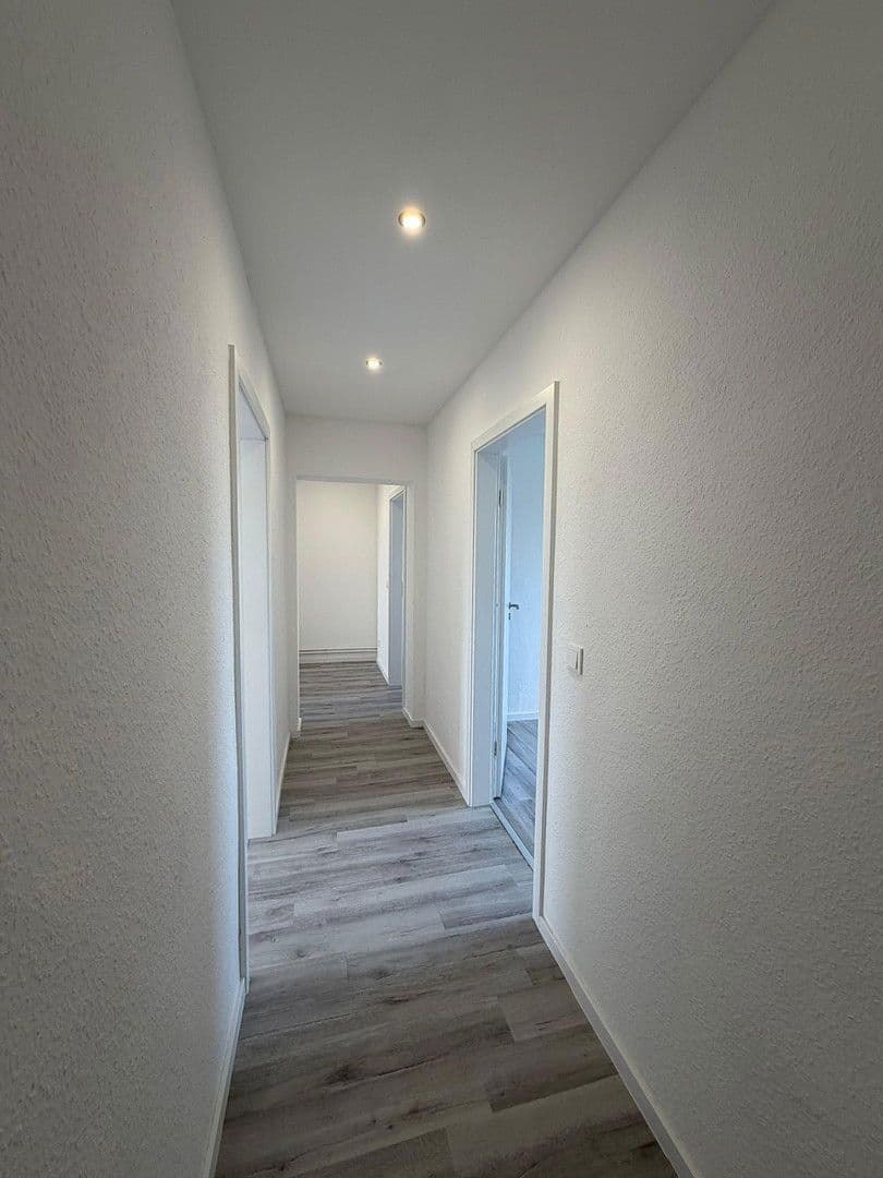 Prenájom bytu 4-izbový 85 m², Eythraer Str. 8, Zwenkau, Sasko Prenájom bytu 4-izbový 85 m², Eythraer Str. 8, Zwenkau, Sasko