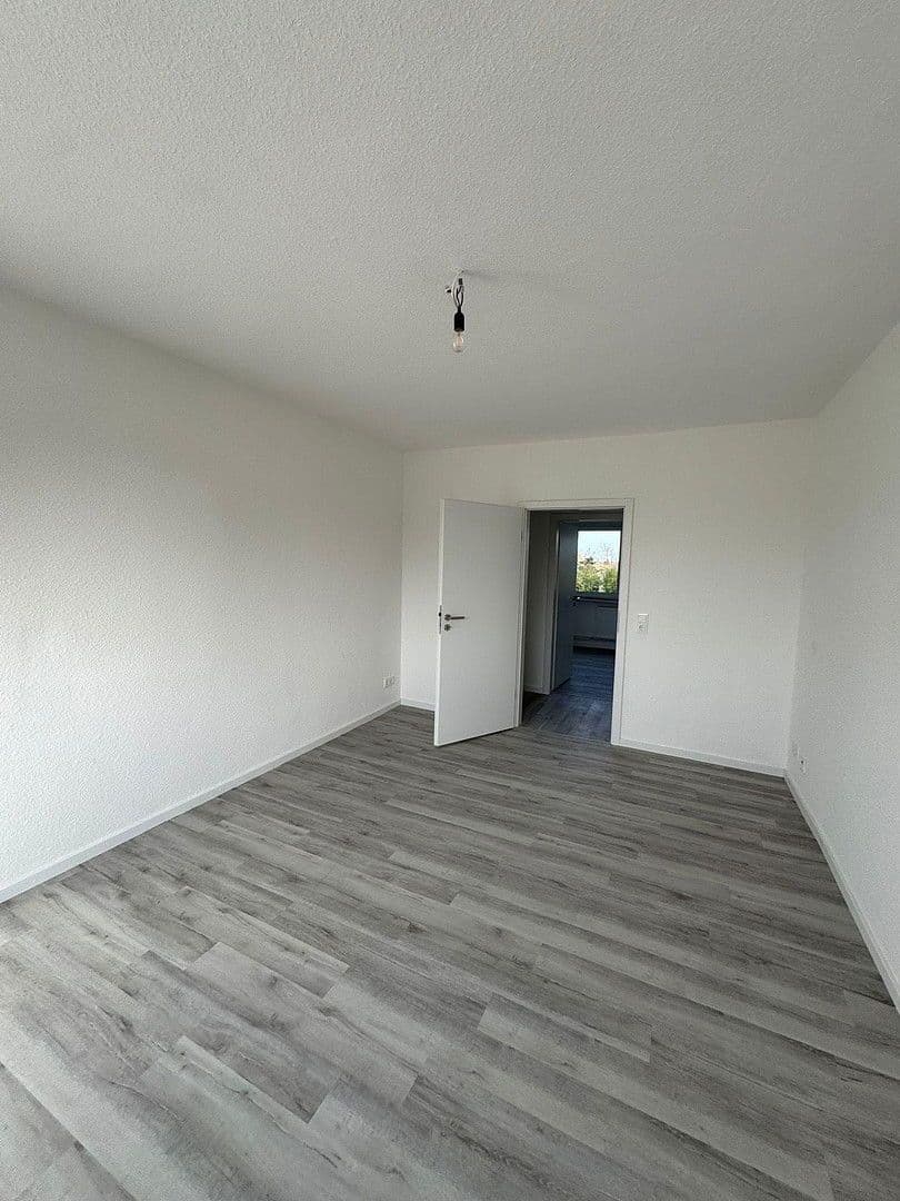 Prenájom bytu 4-izbový 85 m², Eythraer Str. 8, Zwenkau, Sasko Prenájom bytu 4-izbový 85 m², Eythraer Str. 8, Zwenkau, Sasko