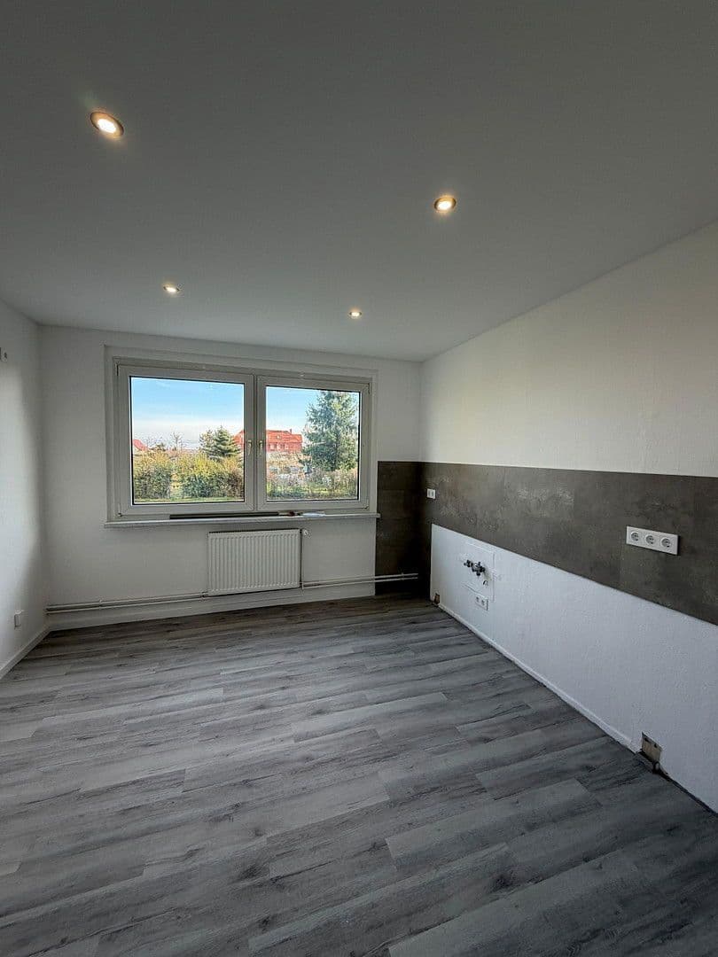 Prenájom bytu 4-izbový 85 m², Eythraer Str. 8, Zwenkau, Sasko Prenájom bytu 4-izbový 85 m², Eythraer Str. 8, Zwenkau, Sasko