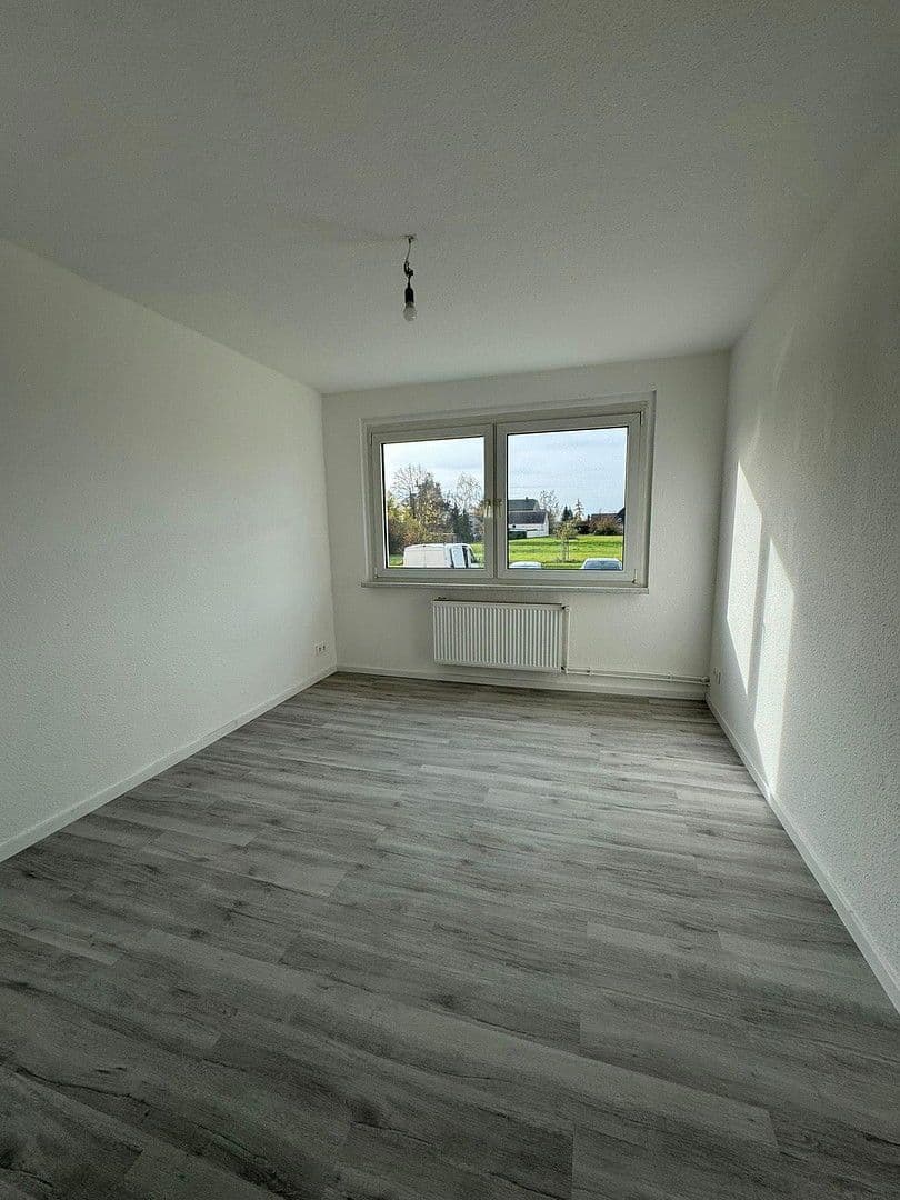 Prenájom bytu 4-izbový 85 m², Eythraer Str. 8, Zwenkau, Sasko Prenájom bytu 4-izbový 85 m², Eythraer Str. 8, Zwenkau, Sasko