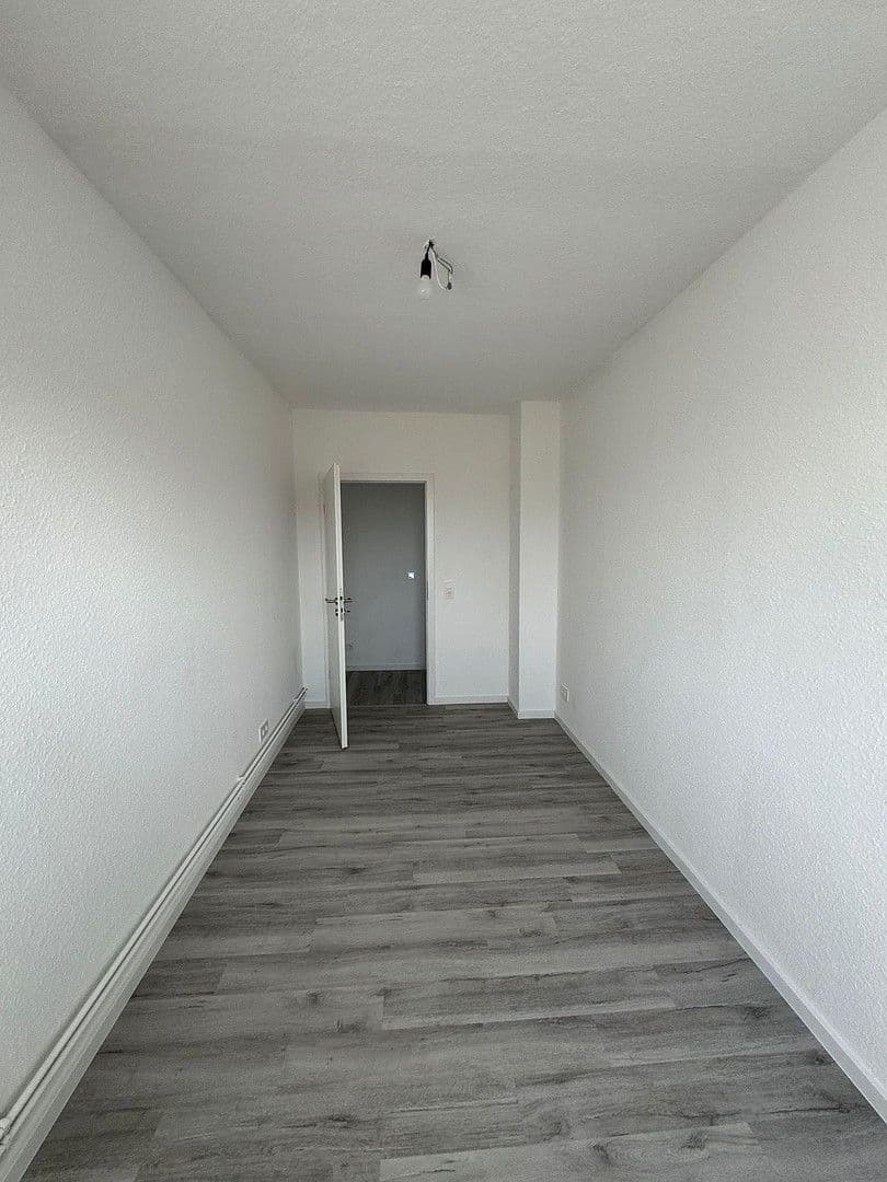 Prenájom bytu 4-izbový 85 m², Eythraer Str. 8, Zwenkau, Sasko Prenájom bytu 4-izbový 85 m², Eythraer Str. 8, Zwenkau, Sasko